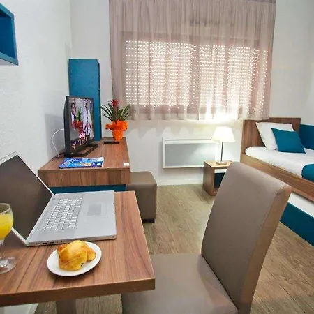 Hotel Odalys Le Jardin Des Lettres La Riche